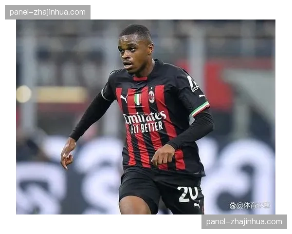 伤退！AC米兰后卫卡卢卢无对抗情况下倒地