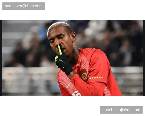 博洛尼亚训练课开放,莫塔亲自指导球员在4-2-3-1体系中的位置轮转